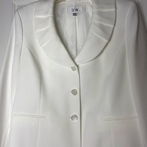 LeSuit white two piece blazer & skirt Size 16